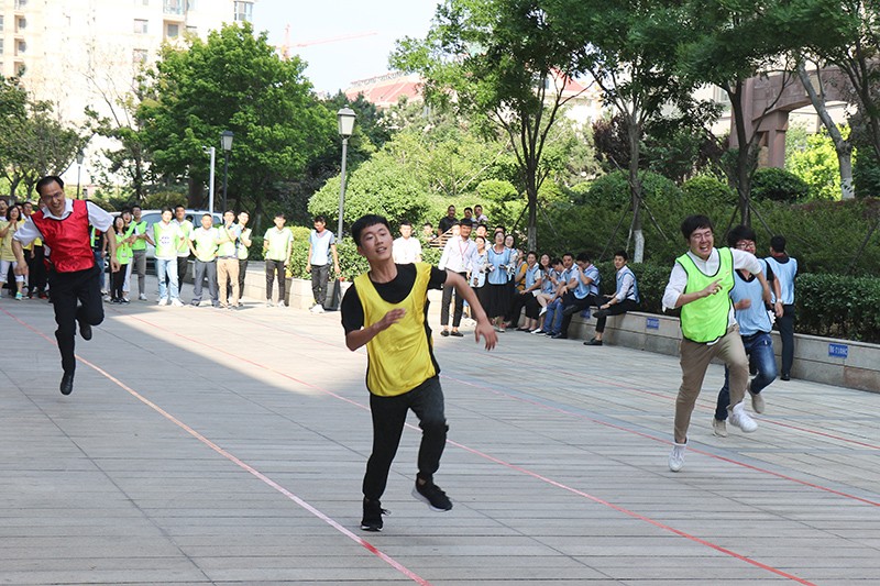 聯(lián)橋集團(tuán)黨委舉辦【光耀先鋒 “新新”向榮】主題黨建活動(dòng)(圖5)